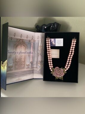 Collectors Heidi Daus “Beauty and the Beast” Rose Pearl Necklace NEW
